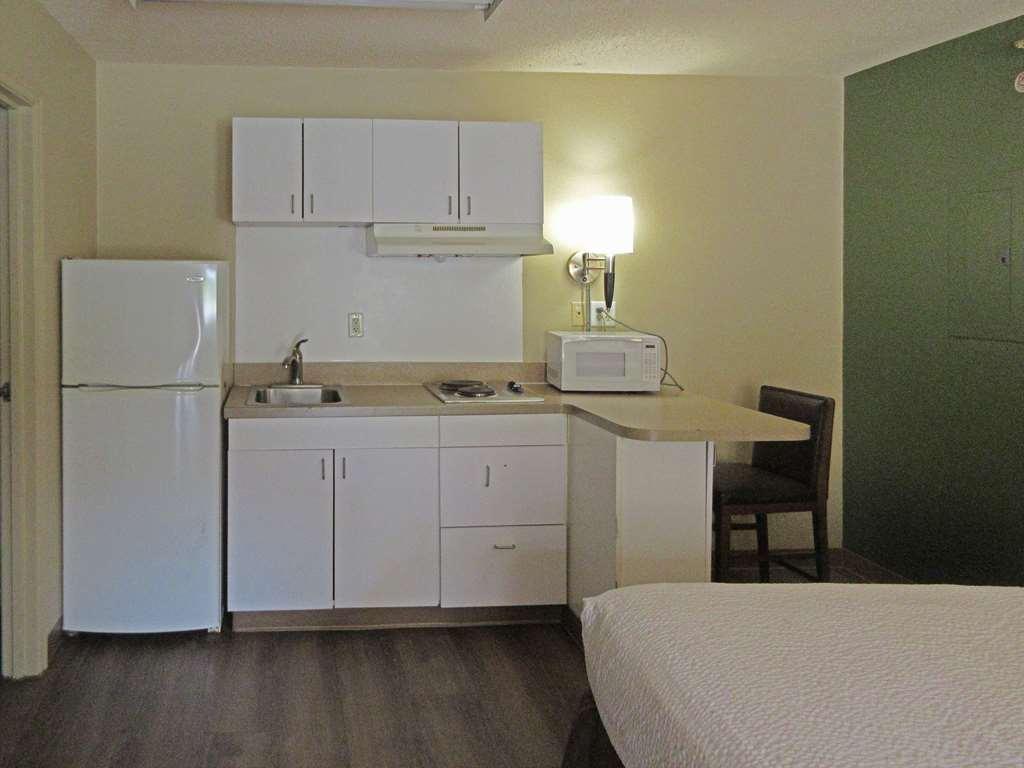 Suburban Studios Raleigh - Crabtree Valley Номер фото