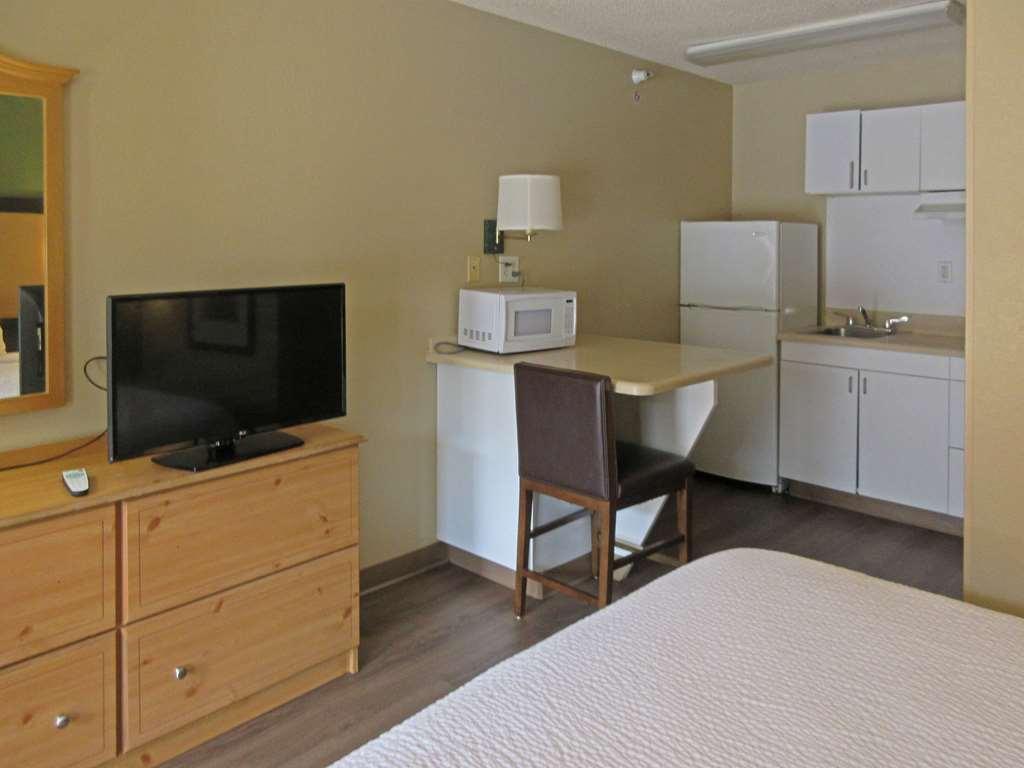 Suburban Studios Raleigh - Crabtree Valley Номер фото