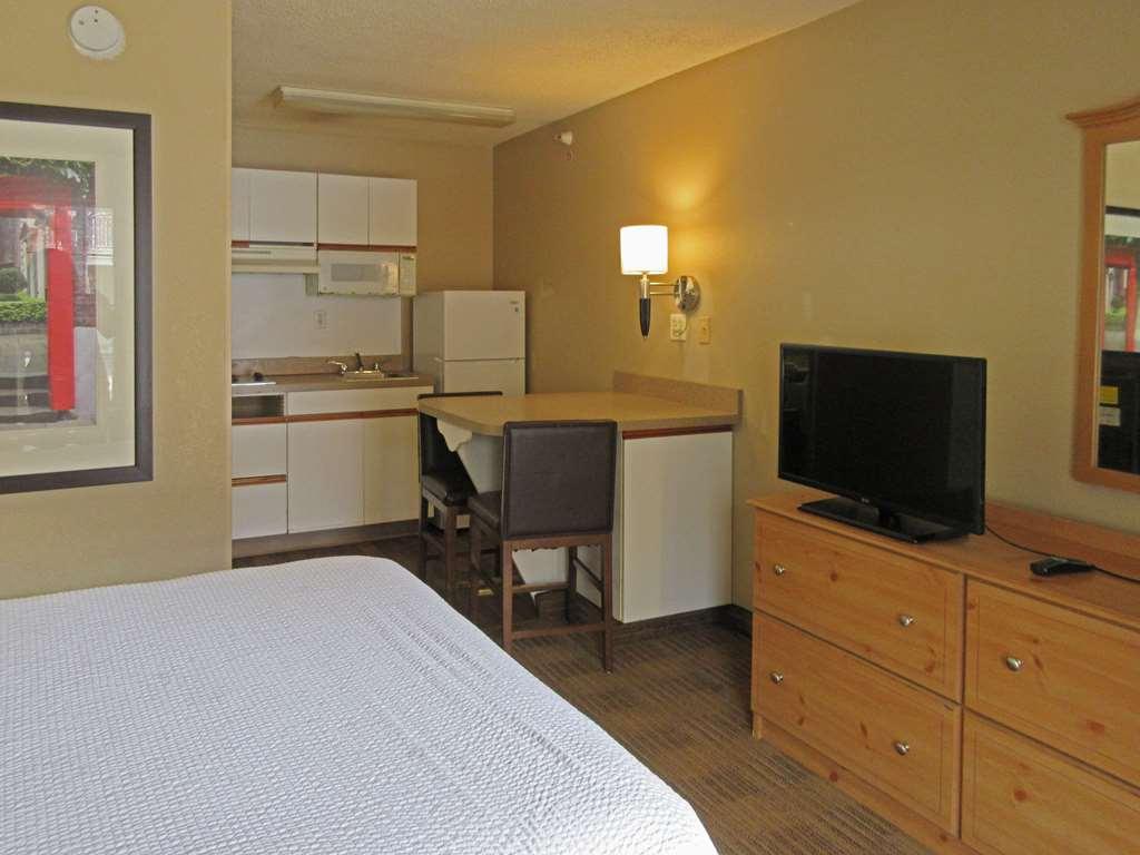Suburban Studios Raleigh - Crabtree Valley Номер фото