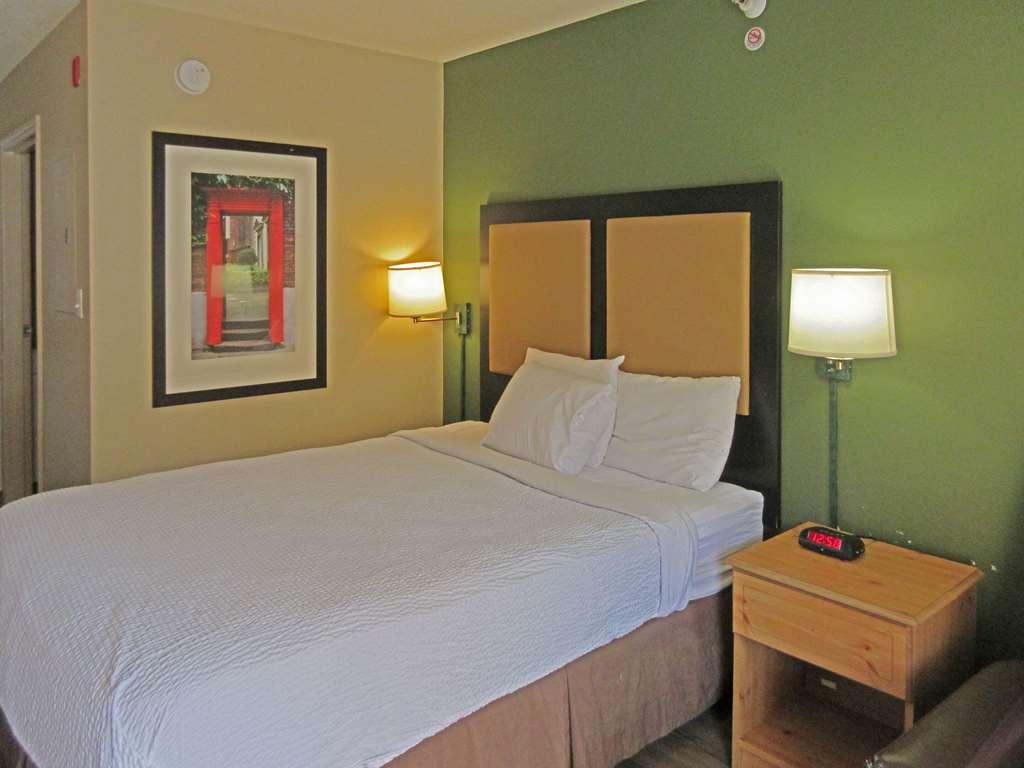 Suburban Studios Raleigh - Crabtree Valley Номер фото